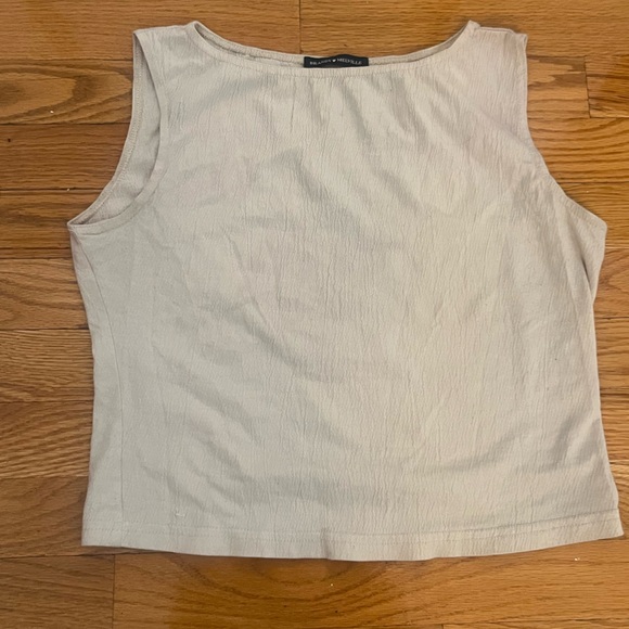 Brandy Melville cream textured high neck sleeveless tank top - Picture 2 of 7